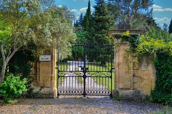 Pourquoi choisir un portillon en acier galvanisé pour votre jardin ?