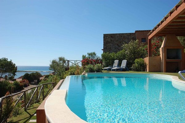 Votre pisciniste en dordogne : piscines et spas sur mesure !
